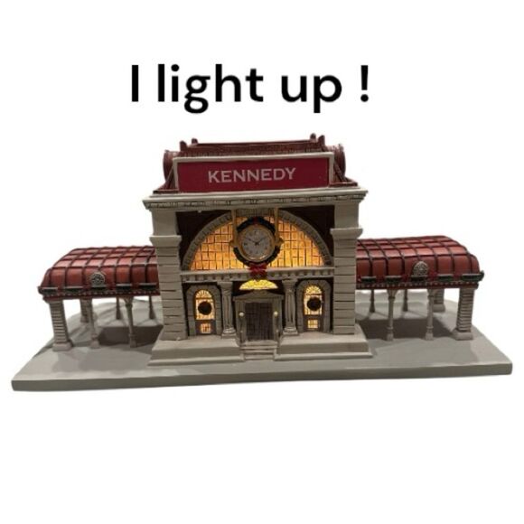 Hawthorn Village Lighted Train Station - Picture 5 of 10